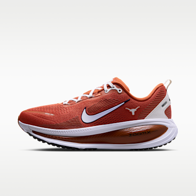 A photograph of Men's Nike College Vomero 18 Texas