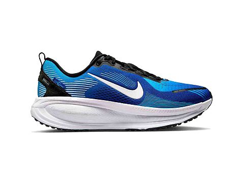 A photograph of Men's Nike Vomero 18 Chicago Marathon 2025