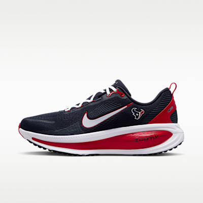 A photograph of Men's Nike Vomero 18 Houston Texans